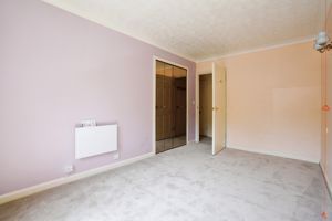 BEDROOM - click for photo gallery